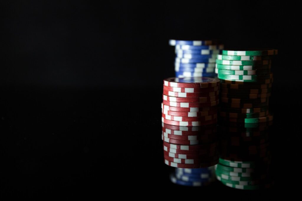 Streaming Meets Wagering: Why Live Dealer Games Feel Like Netflix with a Bet